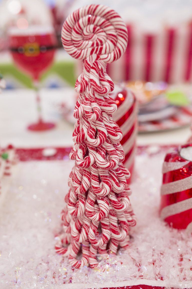 A Peppermint Christmas Breakfast Room | Turtle Creek Lane