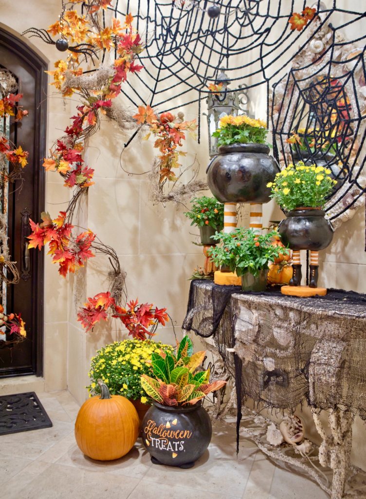 Happy Halloween Decor: Outdoor, Porch and Entryway!!