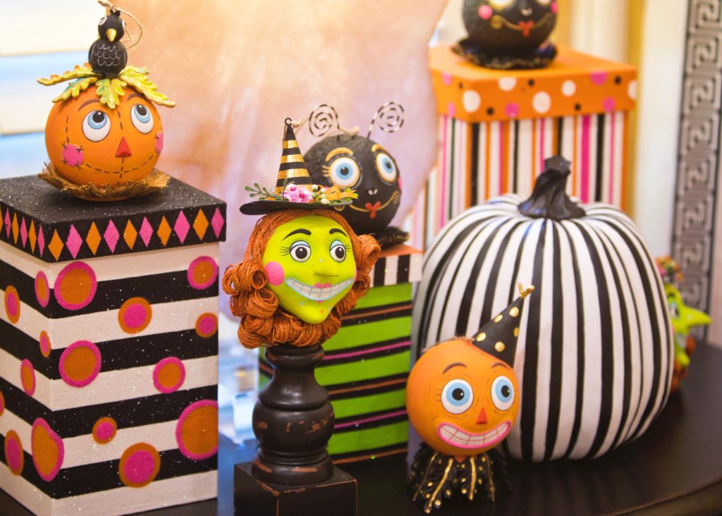 Happy Halloween Decor! Come On Inside!! | Turtle Creek Lane