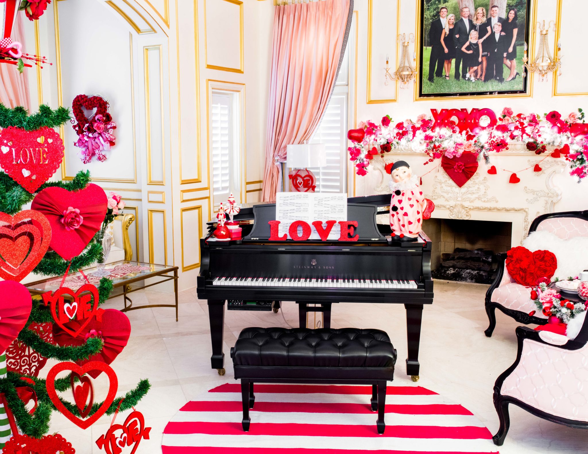 Decorating a Living Room for Valentine's Day with Streamers