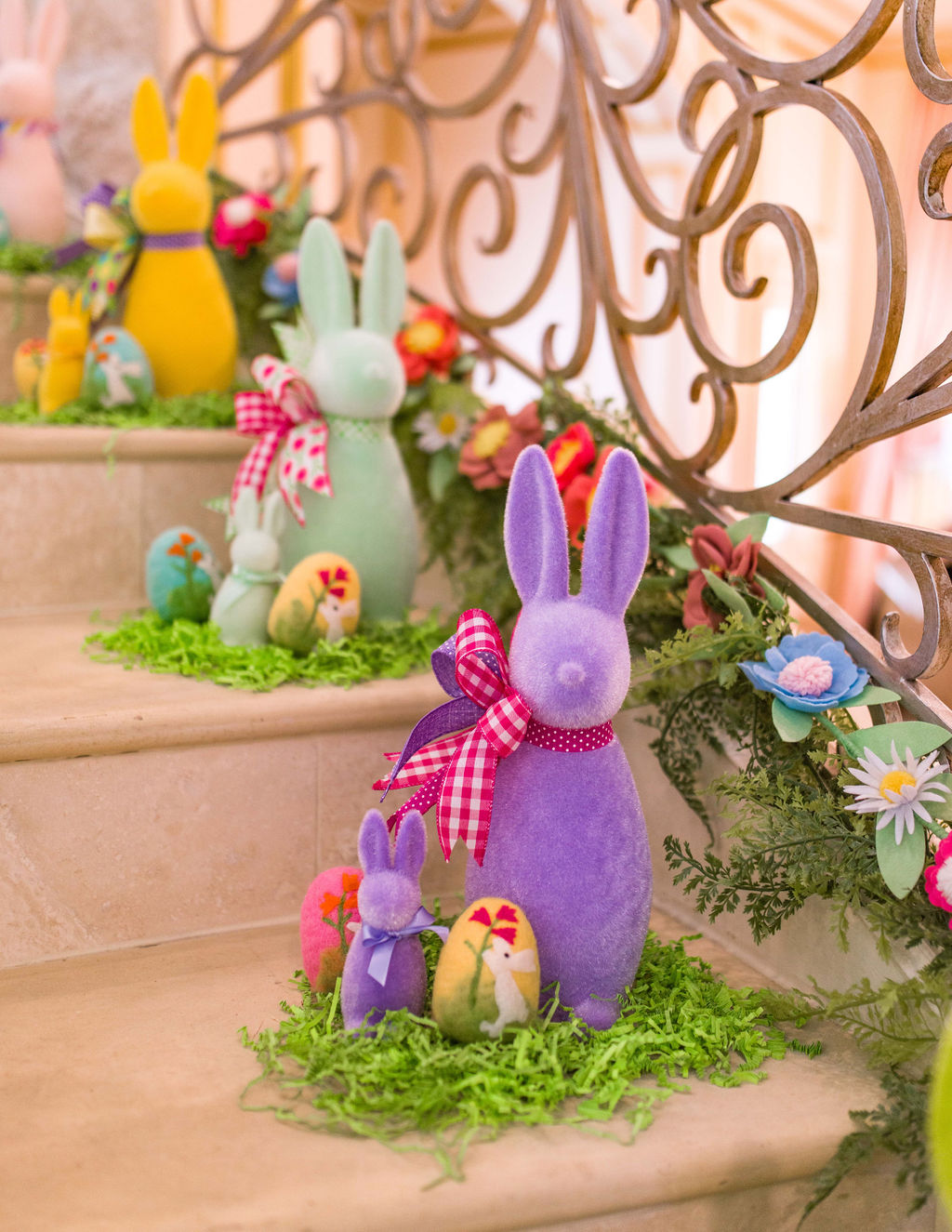 Turtle creek lane interior decorator shows her Easter entryway decor | Easter bunny decor by Glitterville