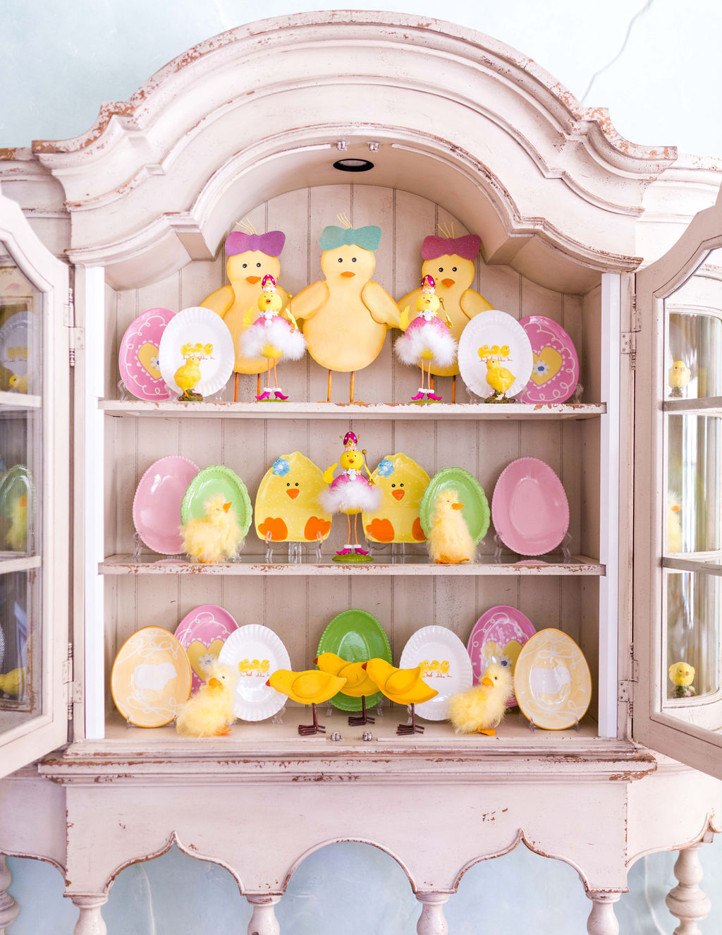 Home Decor Blog Turtle Creek Lane shows how to decorate for Easter at turtlecreeklane.com